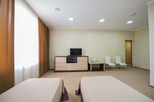 TV a/nebo společenská místnost v ubytování Elite Hotel
