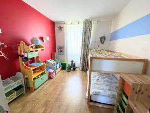 a bedroom with a bunk bed and a play room at Superbe appartement avec jardin et parking in Bellegarde-sur-Valserine