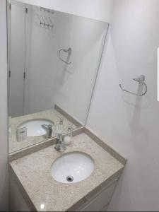 a bathroom with a sink and a mirror at Resort, Espaço Verde e Lazer - Centro - São Paulo in Sao Paulo