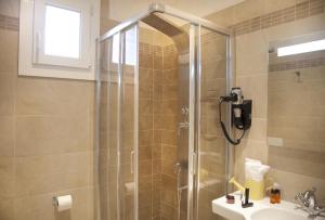 Koupelna v ubytování Marina Beach Suite Hotel