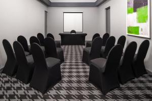 Holiday Inn Johannesburg OR Tambo Airport Hotel by IHG商务区和/或会议室