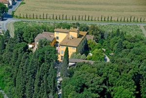 
a small town with trees and houses at Villa Sonnino in San Miniato
