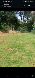 uma imagem de um campo de relva em Chacara Condomínio Monte Verde Itu em Itu