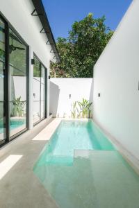 an indoor swimming pool in the middle of a house at Villa Neptune Uluwatu in Uluwatu