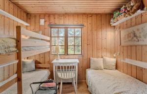 Letto o letti in una camera di Awesome Home In Askø With Wifi
