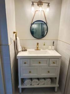 Koupelna v ubytování Cozy Corner: Charming 1-Bedroom