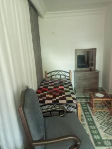a bedroom with a bed and a chair in a room at Studio Apartment fully furnished super deloux 