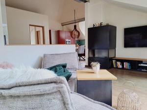 TV/trung tâm giải trí tại Mansarde Zeder in Privatvilla im Zentrum Merans