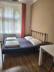 Posteľ alebo postele v izbe v ubytovaní Sunfower Prague Suites