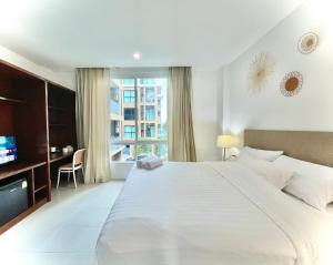 En eller flere senge i et værelse på Investing In Phuket