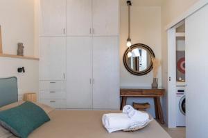 Φωτογραφία από το άλμπουμ του Luxury Cozy Suite στην Παροικιά +24 φωτογραφίες
