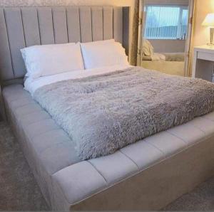 Una cama o camas en una habitación de GuestHouse Gunung Sari
