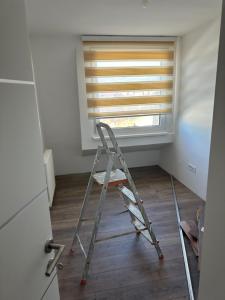 a ladder in a room with a window at Vila Garanga in Luke