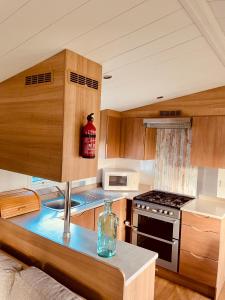 a kitchen with a sink and a stove top oven at Ferienhaus Bordeaux Neuenpleen in Neuenpleen +6 photos