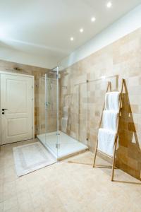 a bathroom with a shower with a glass door at BreezHouse P 61 in Ramat Gan
