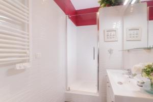 ห้องน้ำของ Domaine de l’Orangerie - La Suite Clémentine