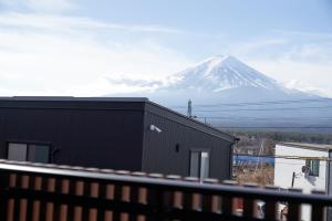 a view of a snow covered mountain from a building at 09 Resort Club -Green- in Azagawa