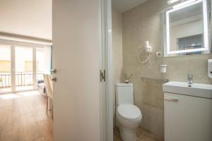 Koupelna v ubytování Apartamento a 100 metros de la playa + 27 fotografií