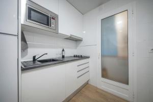 Kuchyň nebo kuchyňský kout v ubytování Apartamento a 100 metros de la playa