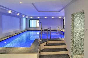 Bazén v ubytování Maribel Hotel nebo v jeho okolí