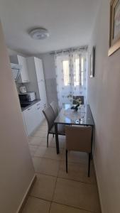 Kuchyňa alebo kuchynka v ubytovaní Apartment Vestibul Inn