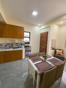a kitchen with a table and chairs in a room at Greenview Terraces in Kay Riapay
