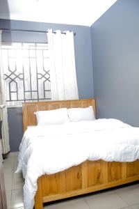 מיטה או מיטות בחדר ב-Swahili Homes- Ada Estate