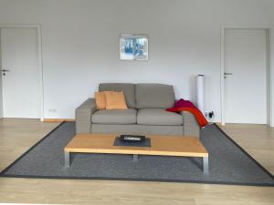 Komfortables Ferienapartment in Oldenburg tesisinde bir oturma alanı