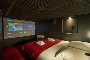 Postel nebo postele na pokoji v ubytování Studio ciné atypique Climatisé à Nevers by Primo Conciergerie