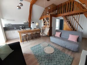 a living room with a couch and a kitchen at LeS GITES CAMBOIS in Cambes