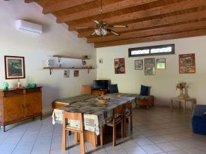 a living room with a table and a ceiling fan at Lovely Cottage in Castellammare del Golfo
