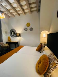 Postel nebo postele na pokoji v ubytování La Gitanilla Alojamiento & Encanto Jerez