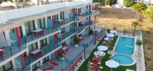 Basen w obiekcie AZAHAR BEACH Red Apartments & Spa lub w pobliżu