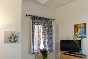 TV a/nebo společenská místnost v ubytování Casa Vacanza IgleHouse