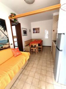 A kitchen or kitchenette at Cozy studio near the beach - Beahost