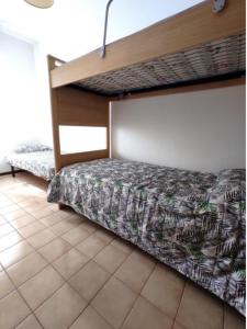 A bed or beds in a room at Cozy studio near the beach - Beahost