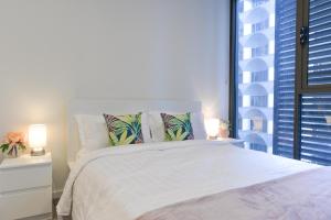 Ένα ή περισσότερα κρεβάτια σε δωμάτιο στο Sydney CBD Best 2BR Near Hyde Park