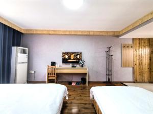 Zhangjiajie YOLO Resort--Within Zhangjiajie National Forest Park客房内的一张或多张床位