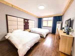 Zhangjiajie YOLO Resort--Within Zhangjiajie National Forest Park客房内的一张或多张床位