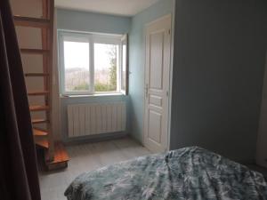 Postel nebo postele na pokoji v ubytování Maison calme & paisible avec vue