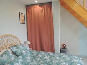 Postel nebo postele na pokoji v ubytování Maison calme & paisible avec vue