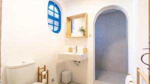 Koupelna v ubytování WHome Family Paradise, Exquisite Retreat for Holidays + 30 fotografií