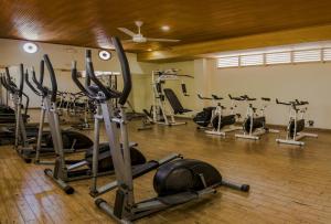 a gym with several treadmills and exercise bikes at Hotel Chicala in Neiva