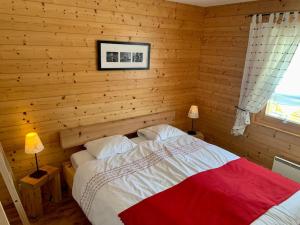 En eller flere senge i et værelse på Chalet Rio - Ovronnaz - Swiss Alps