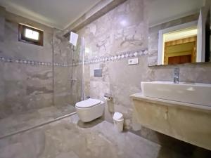 Koupelna v ubytování Likya Suit A 2+1 Villa, Özel Havuzlu, Fethiye + 5 fotografií