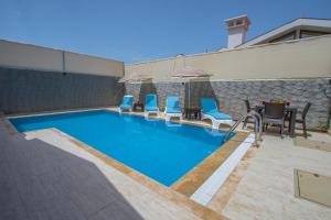Bazén v ubytování Likya Suit A 2+1 Villa, Özel Havuzlu, Fethiye nebo v jeho okolí