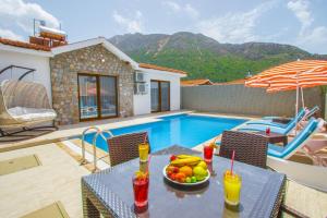Bazén v ubytování Likya Suit A 2+1 Villa, Özel Havuzlu, Fethiye nebo v jeho okolí