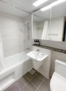 a bathroom with a sink and a tub and a toilet at Ari Home - Free parking, 15mins to Cheonan Station, 20mins Sejong Emerson, 25mins to Woojeong Hills in Cheonan