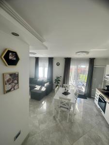Oleskelutila majoituspaikassa Villa Zonta Apartment Maremi with private jacuzzi