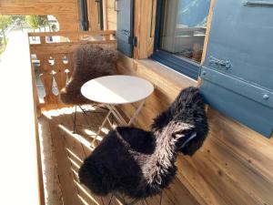 A seating area at Chalet L'Adret, 3,5 pièces dans les combles.